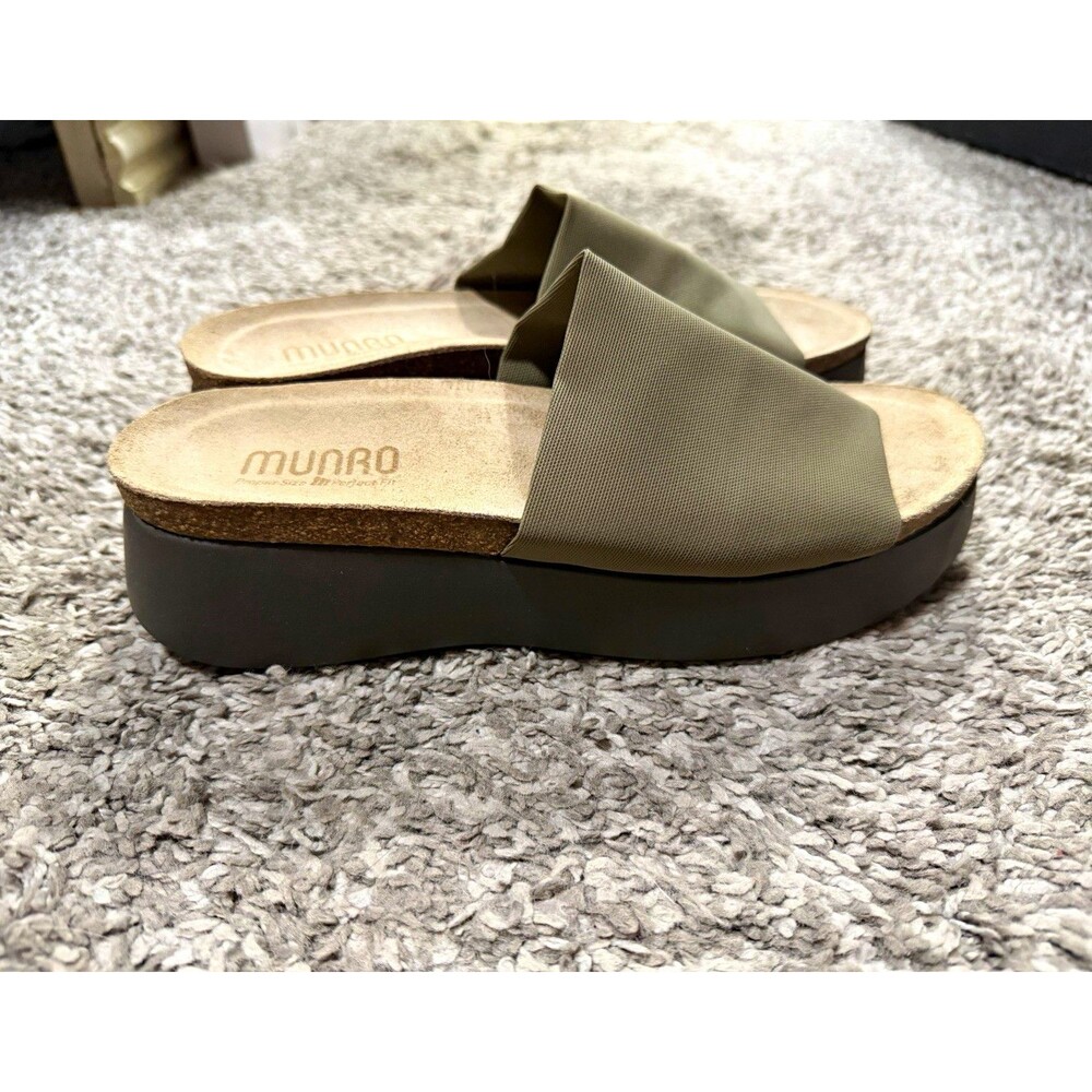 Munro Women’s Green Slide Sandals Size 7 Spandex Shock Absorbing Wedge